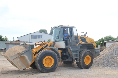 Liebherr Radlader im Baustofflager